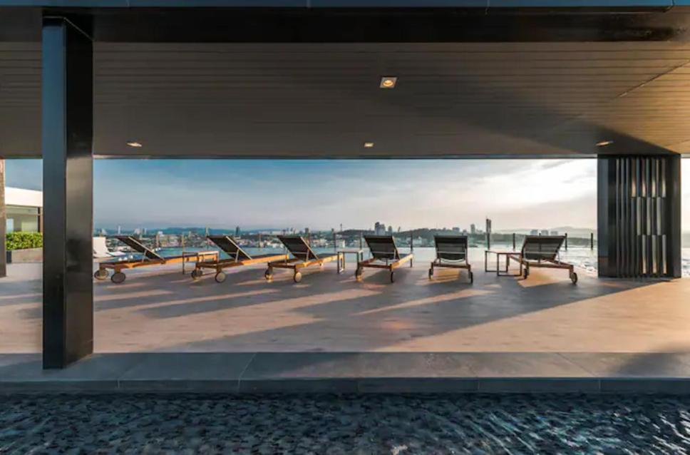 Apartment The Base Long Balcony King-bed With Infinity Pool & Free Netflix *
