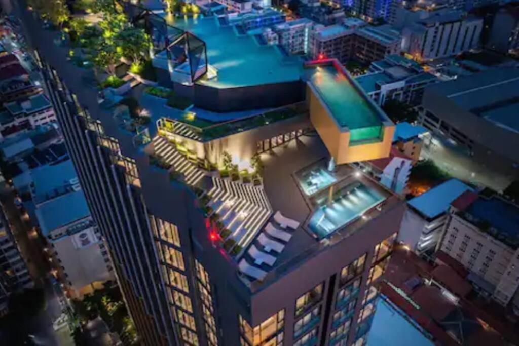 Edge Sky With Infinity Pool & Free Netflix Apartment *