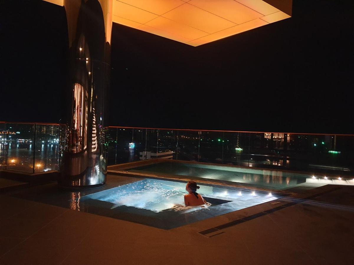 Edge Sky With Infinity Pool & Free Netflix Apartment *
