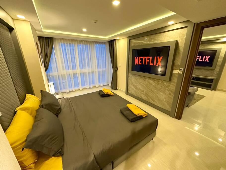 Large Luxury - Centre - Grand Avenue Residences - 501 *