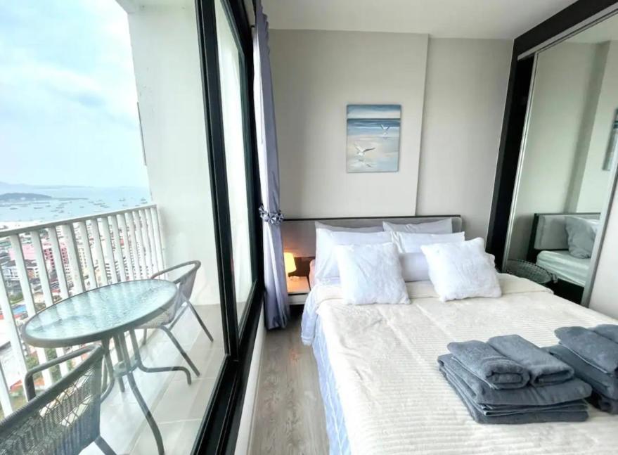 The Base Long Balcony King-bed With Infinity Pool & Free Netflix Pattaya