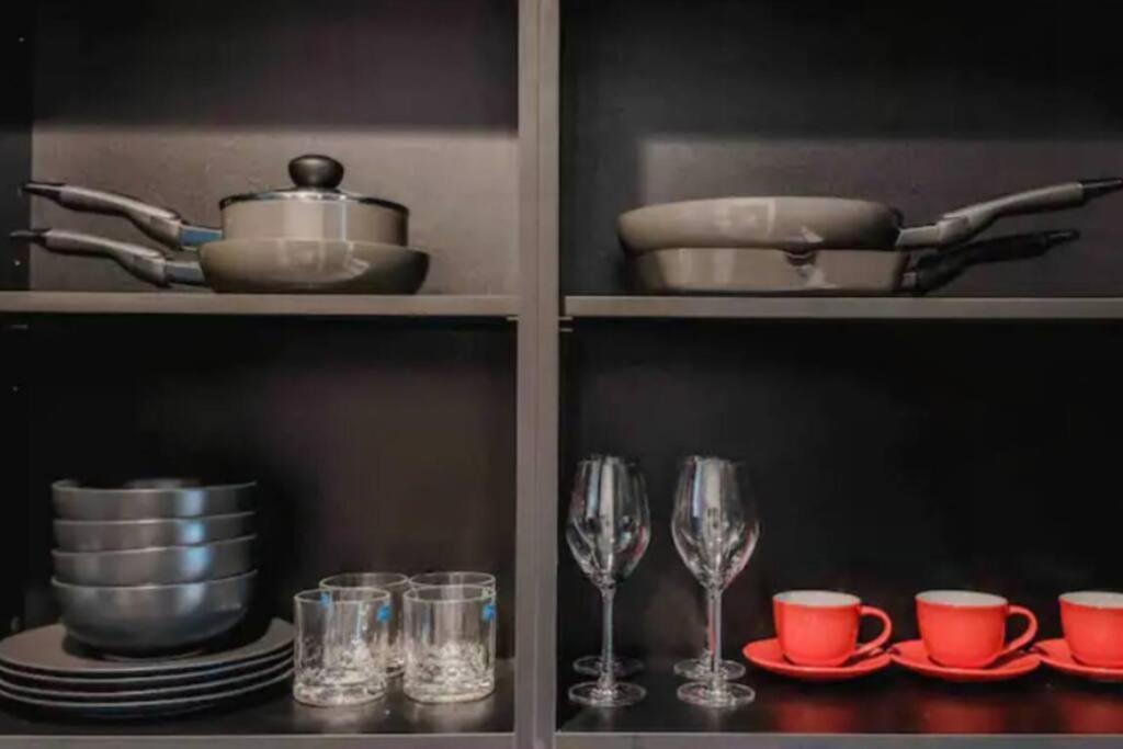 Apartment Edge With Living