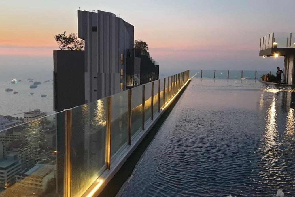 Pangsapuri The Base Quiet King-bed With Infinity Pool & Free Netflix *