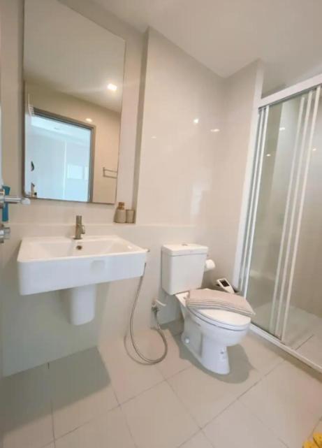 The Base Long Balcony King-bed With Infinity Pool & Free Netflix * Pattaya