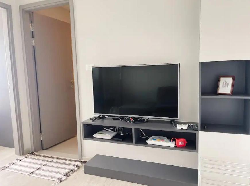 Apartment The Base Long Balcony King-bed With Infinity Pool & Free Netflix