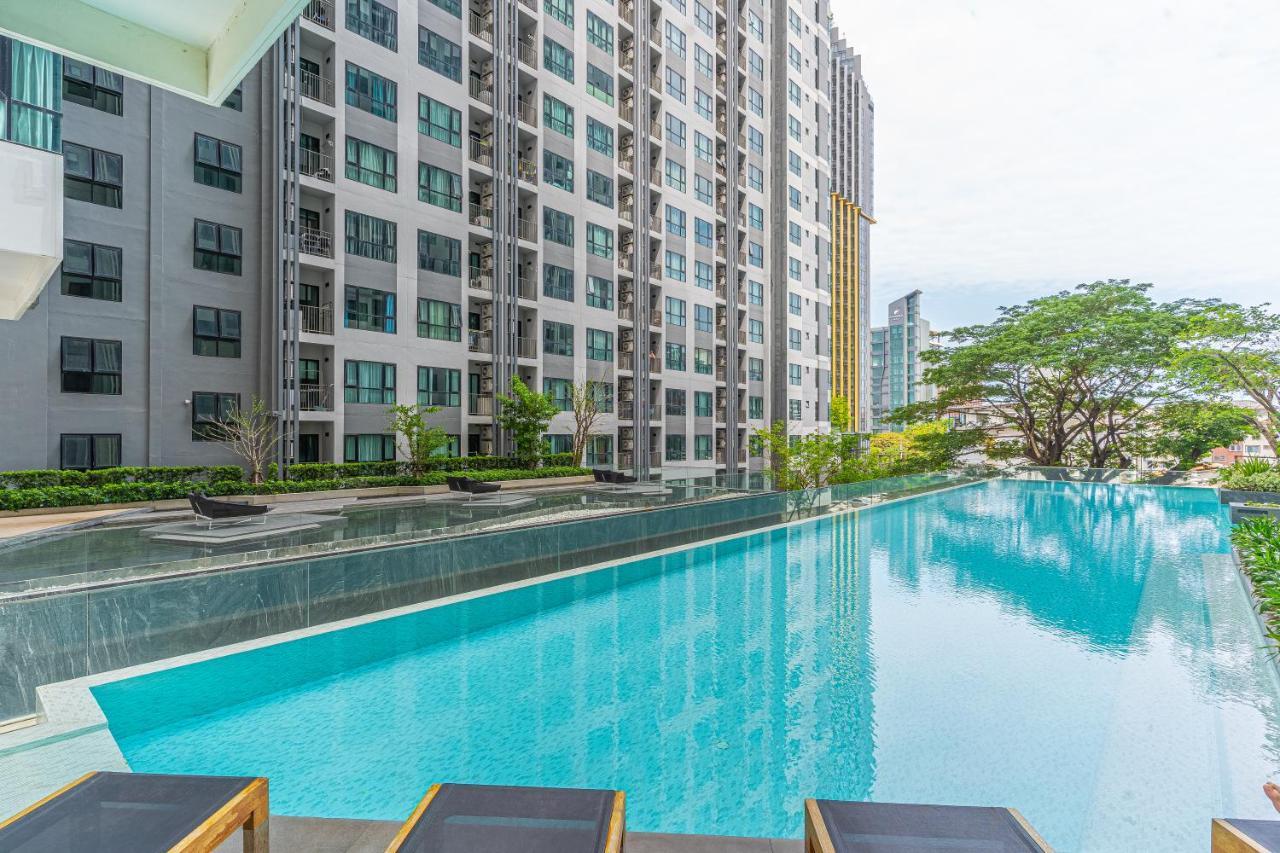 The Base 1 Bedroom Apartment *