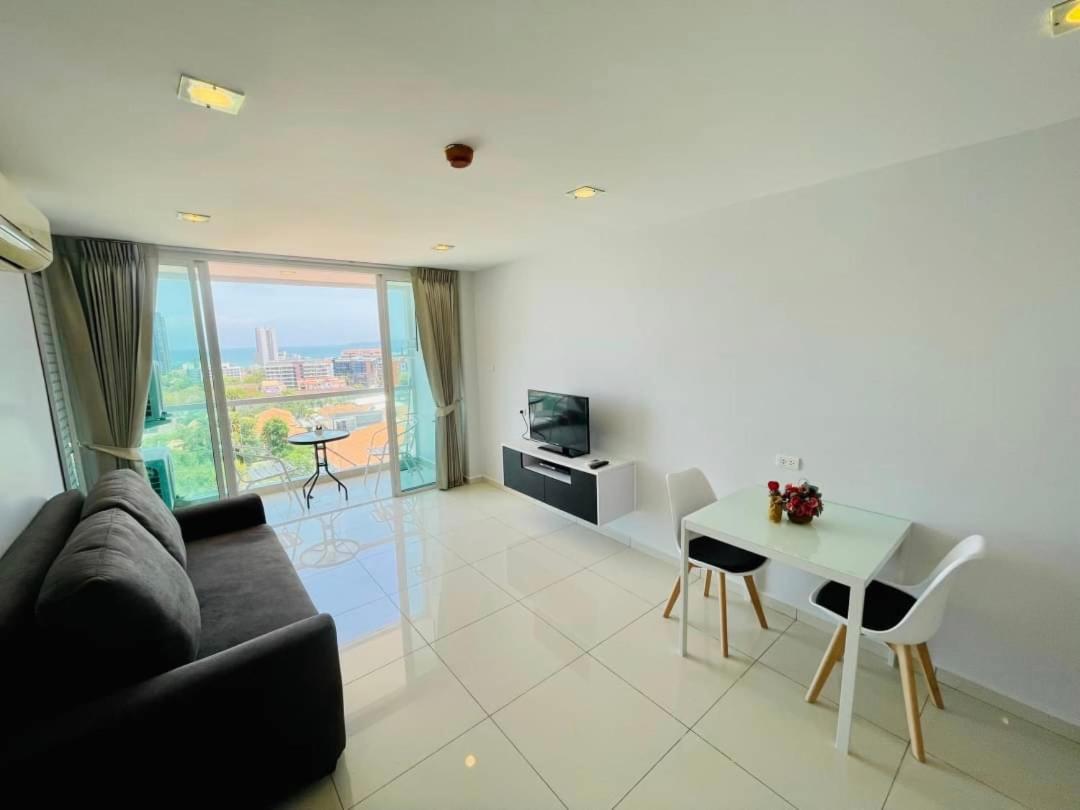 Apartment Art On The Hill By Sunny *
