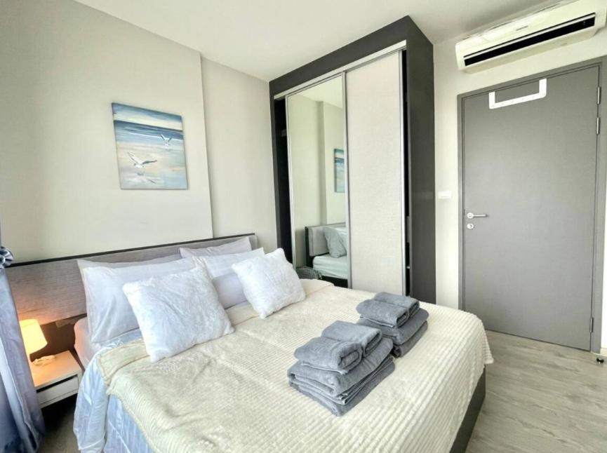 The Base Long Balcony King-bed With Infinity Pool & Free Netflix * Pattaya