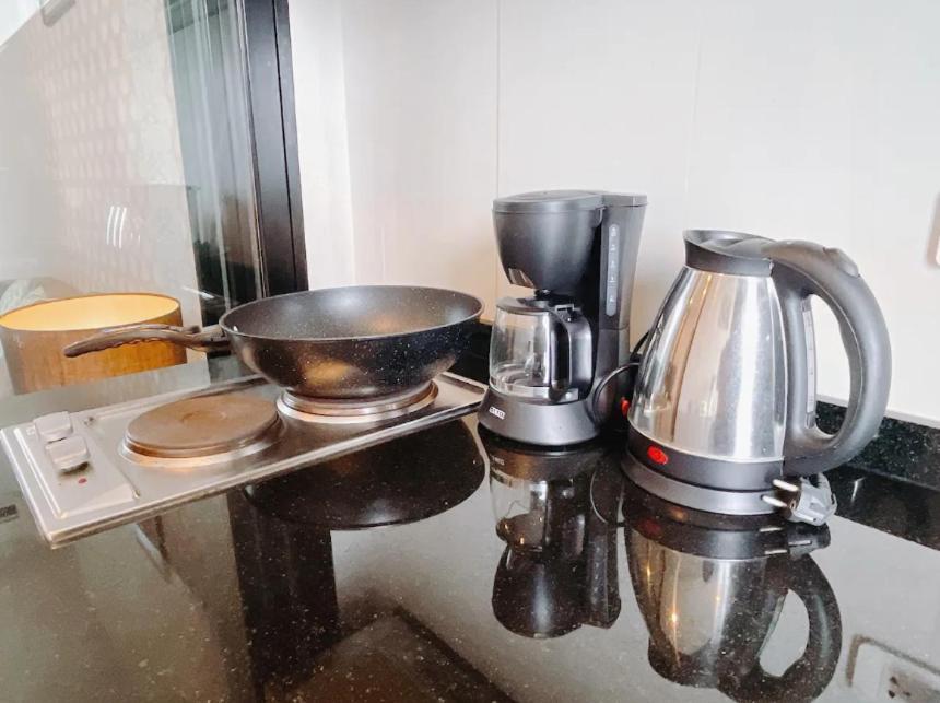 Apartment The Base Long Balcony King-bed With Infinity Pool & Free Netflix Pattaya