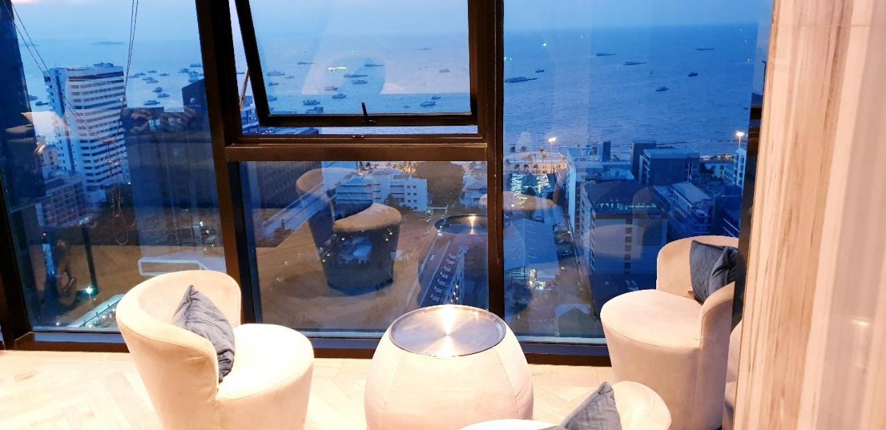The Base Long Balcony King-bed With Infinity Pool & Free Netflix * Pattaya