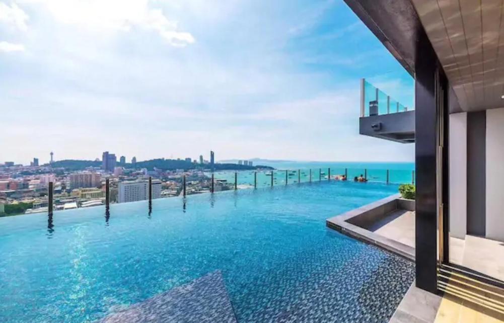 The Base Long Balcony King-bed With Infinity Pool & Free Netflix Apartment *