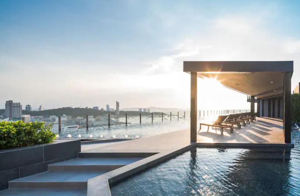 Apartment The Base Long Balcony King-bed With Infinity Pool & Free Netflix Pattaya