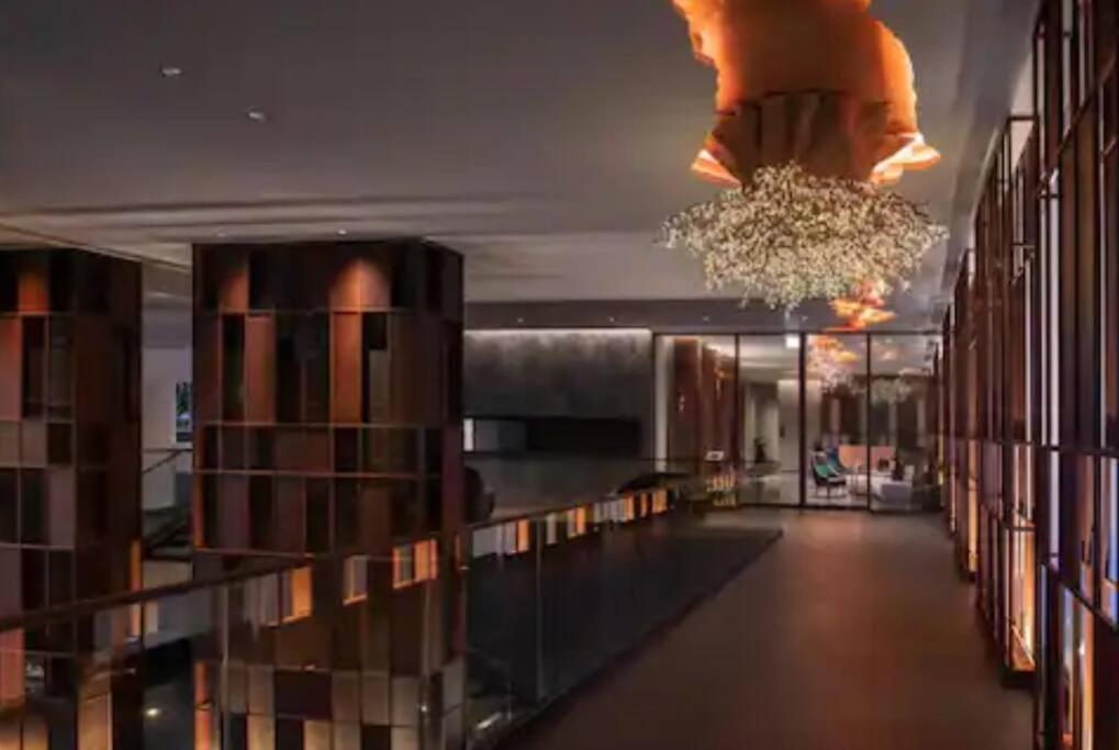 Edge Sky With Infinity Pool & Free Netflix Apartment