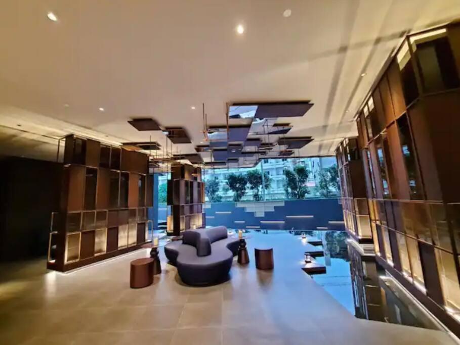 Edge Sky With Infinity Pool & Free Netflix Apartment