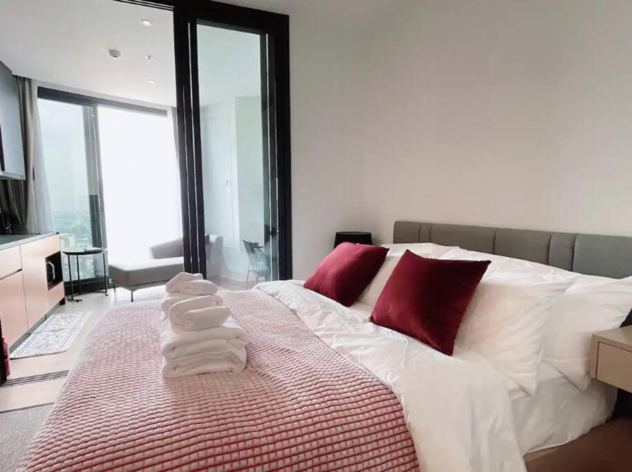 Apartment Edge With Living Pattaya