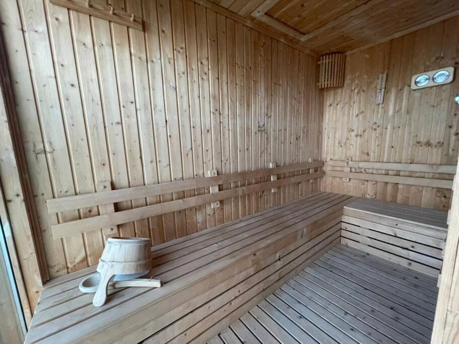 Edge With Living Apartment *