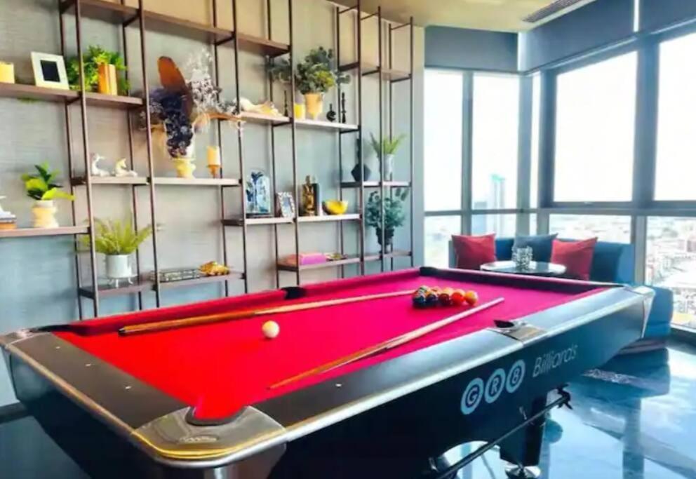 Apartment Edge With Living