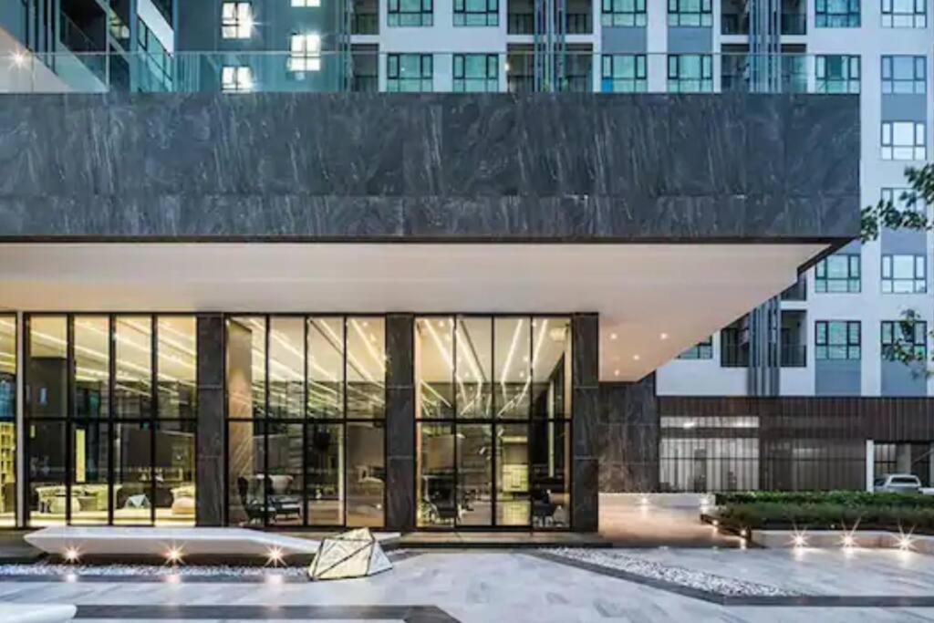 The Base Huge 2bed King&queen With Infinity Pool & Free Netflix Apartment Pattaya