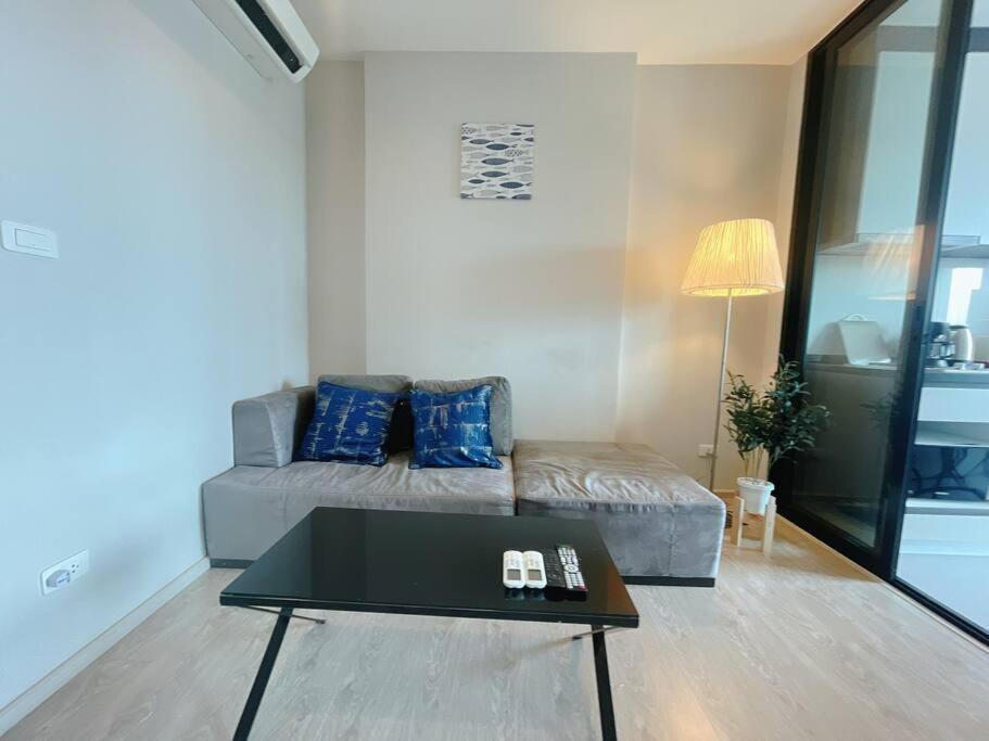 The Base Long Balcony King-bed With Infinity Pool & Free Netflix * Pattaya