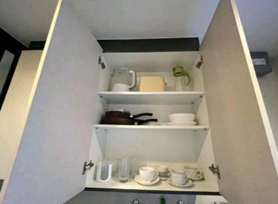 The Base Long Balcony King-bed With Infinity Pool & Free Netflix Apartment