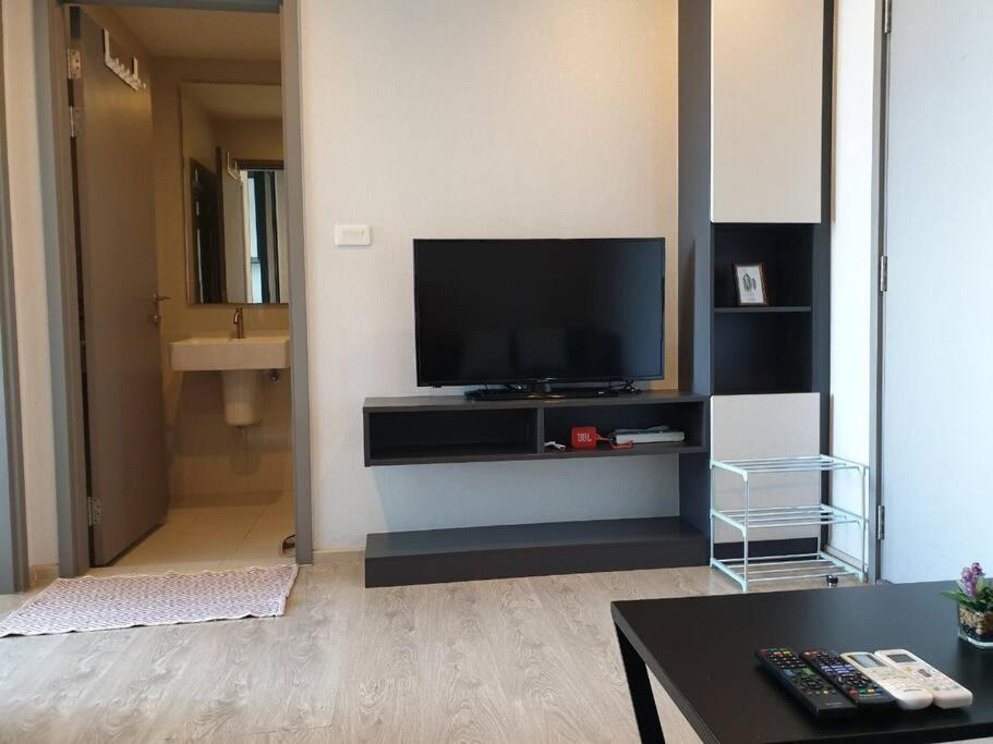 The Base Long Balcony King-bed With Infinity Pool & Free Netflix Apartamento *