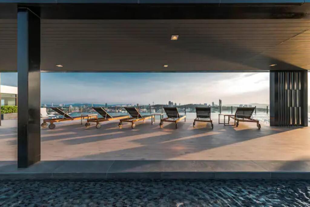 Base Quiet King-bed With Infinity Pool & Free Netflix! Pattaya