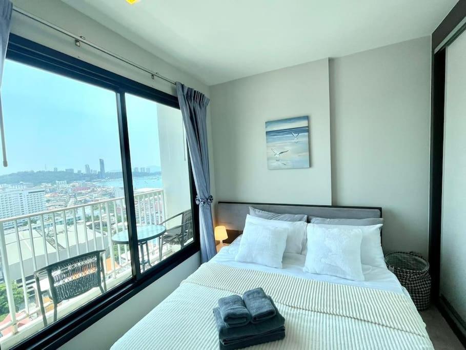 The Base Long Balcony King-bed With Infinity Pool & Free Netflix Pangsapuri