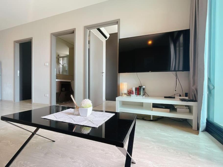 Base Huge 2bed King&queen With Infinity Pool & Free Netflix!