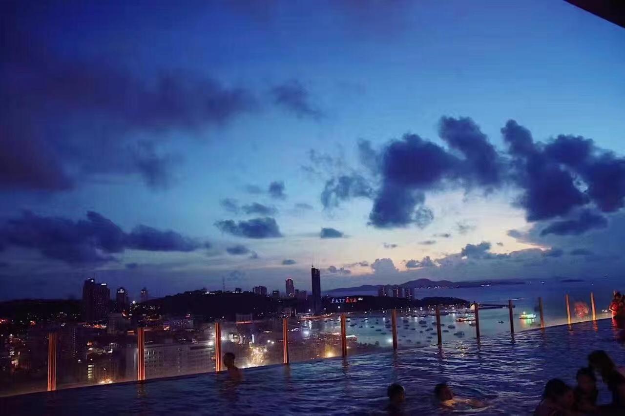Apartment The Base Pattaya: Beachfront Near Shopping *