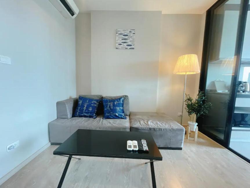 The Base Long Balcony King-bed With Infinity Pool & Free Netflix Apartment