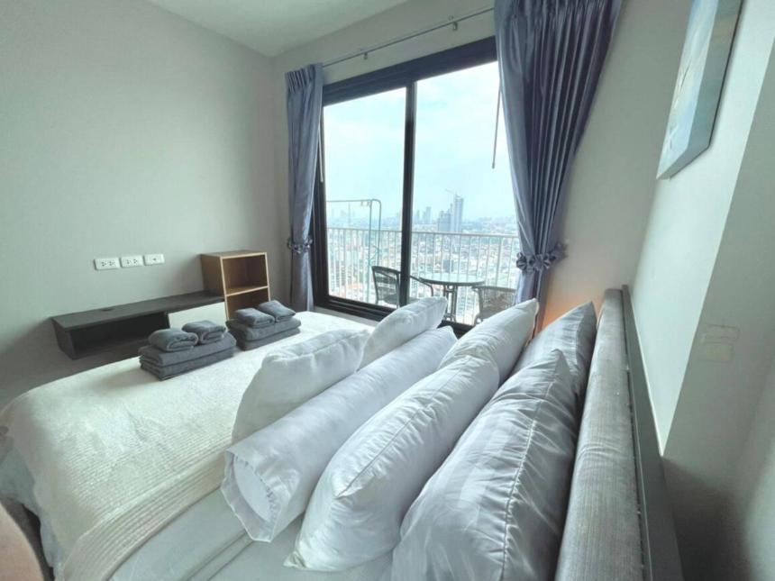 The Base Long Balcony King-bed With Infinity Pool & Free Netflix Apartment *