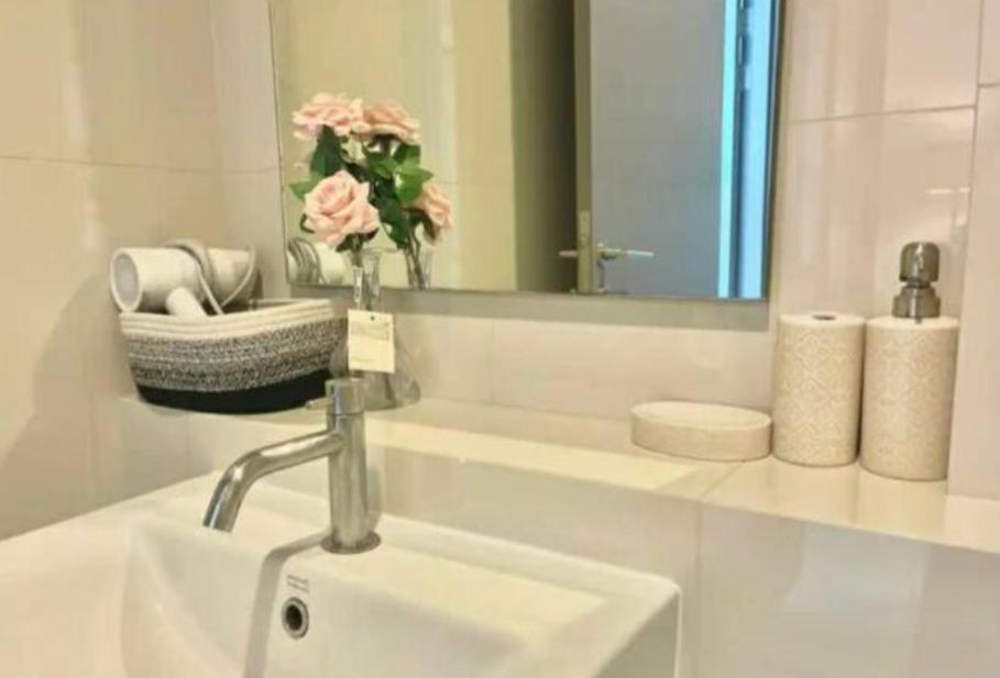The Base Long Balcony King-bed With Infinity Pool & Free Netflix Apartment Pattaya
