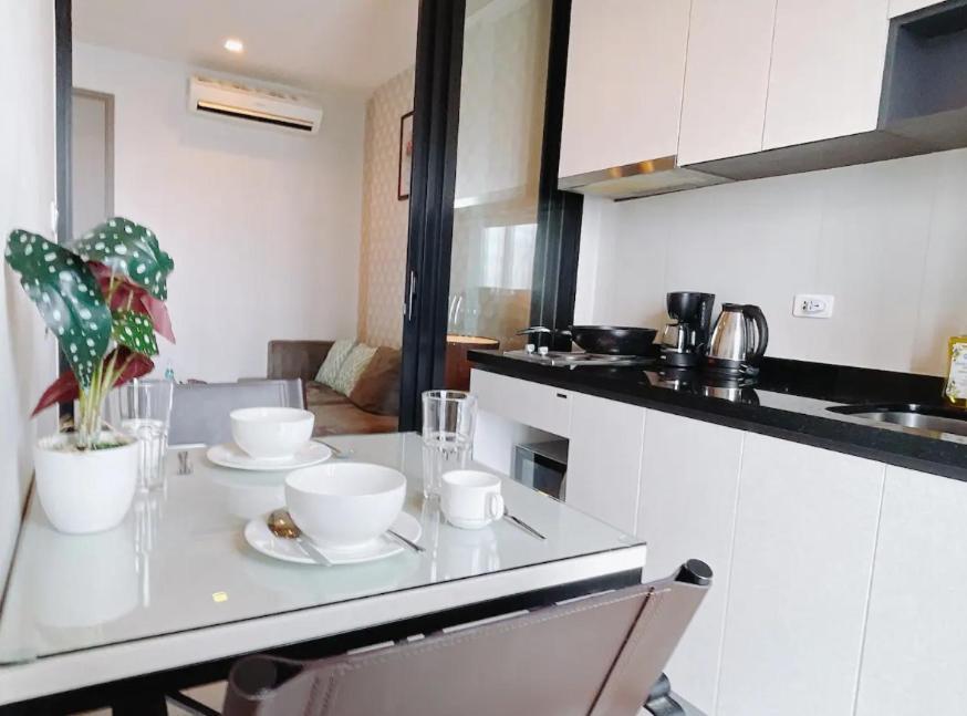 The Base Long Balcony King-bed With Infinity Pool & Free Netflix *