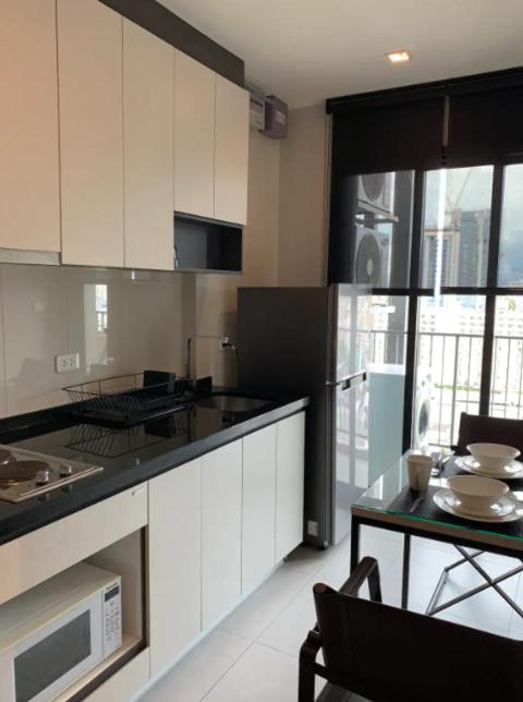 The Base Long Balcony King-bed With Infinity Pool & Free Netflix Apartment *