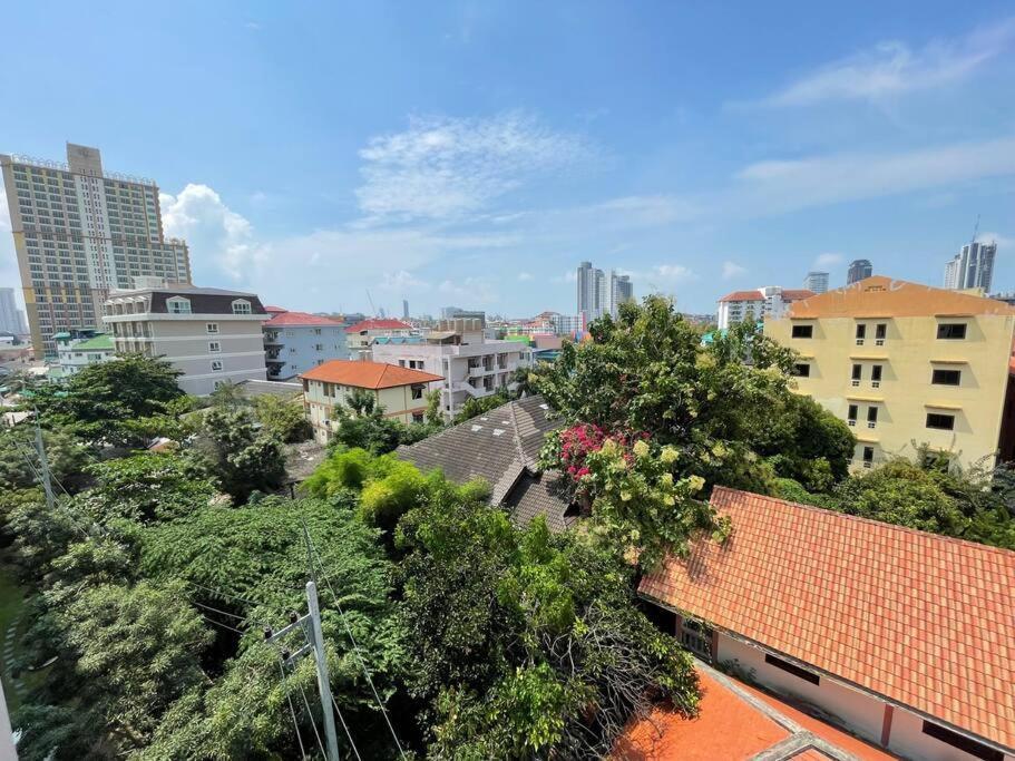 Bright Corner 1 Bedroom In City Center Apartment *