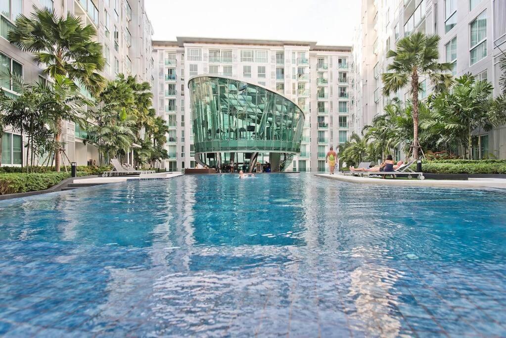 Bright Corner 1 Bedroom In City Center Pattaya