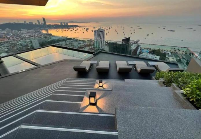 Edge With Living Apartment