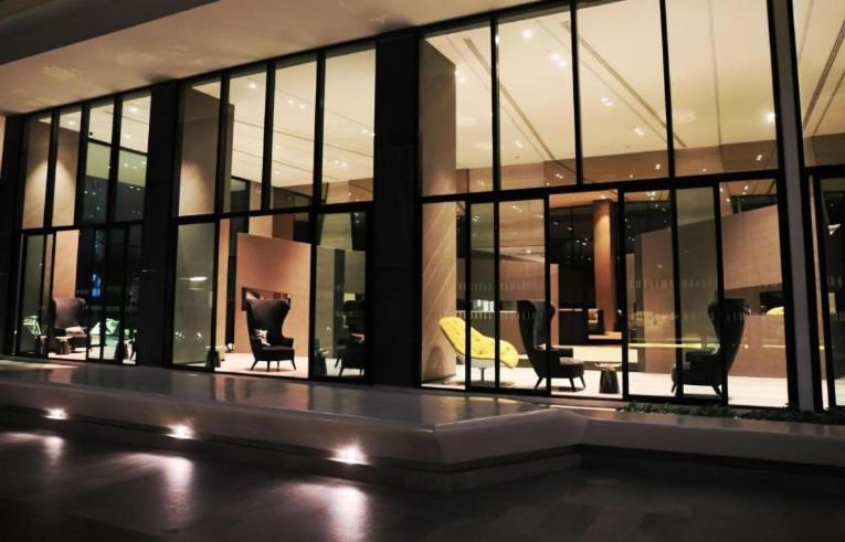 Base Quiet King-bed With Infinity Pool & Free Netflix! Pattaya