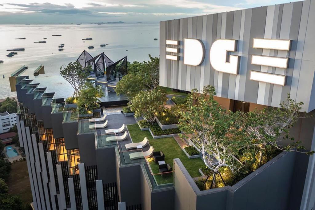 Edge Apartment *