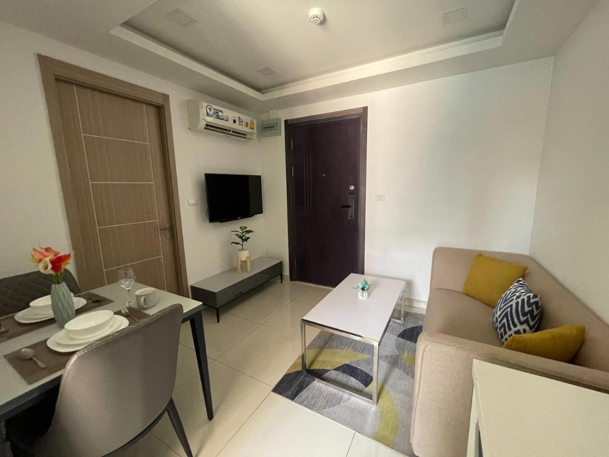 Apartment Exclusive Arcadia - Amazing Pools & Gardens, Gym, Sauna, Waterfalls, Jacuzzi, Fast Internet Pattaya
