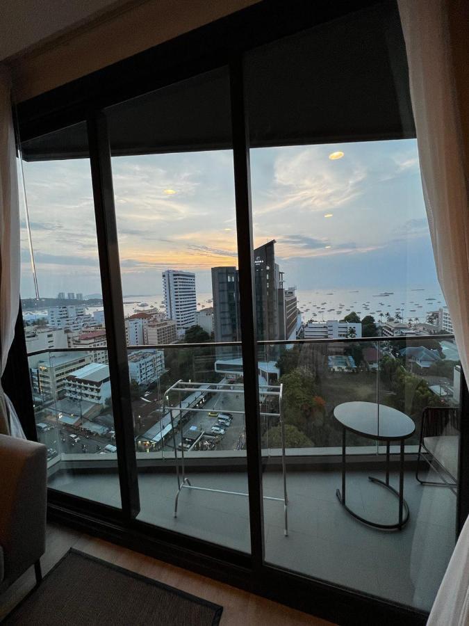 Edge Apartment *