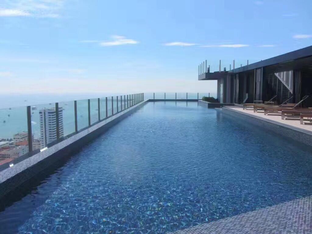 The Base Apartamento Pattaya