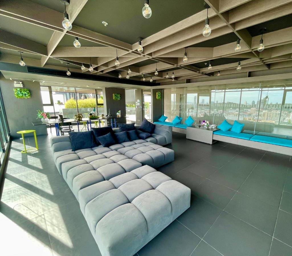 Location With Swimming Pool, Gym, Sauna, Washing Mashine, Fast Internet In Of Apartment Pattaya