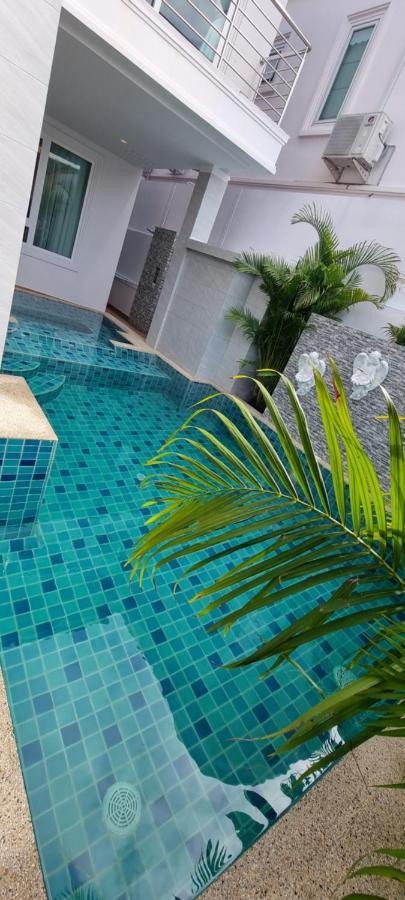Villa Rosewood Pool 3 *