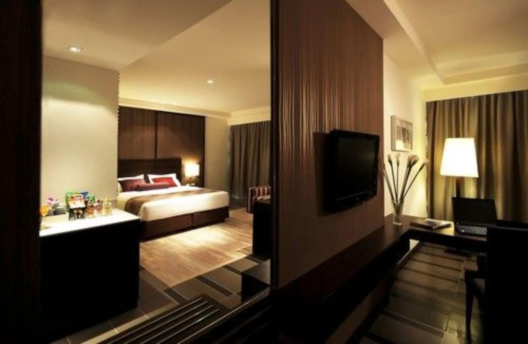 Signature Hotel