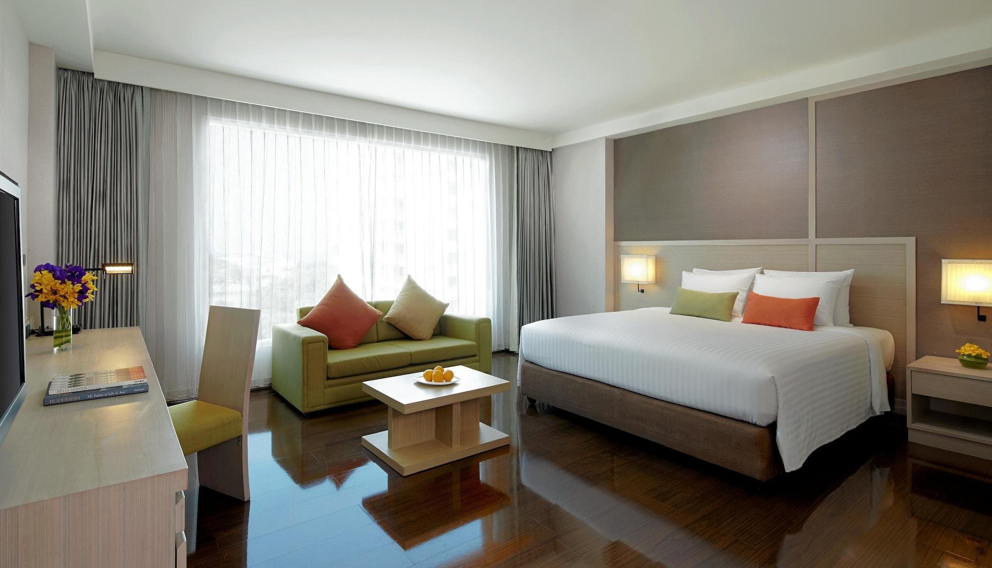 Signature Hotel 4*