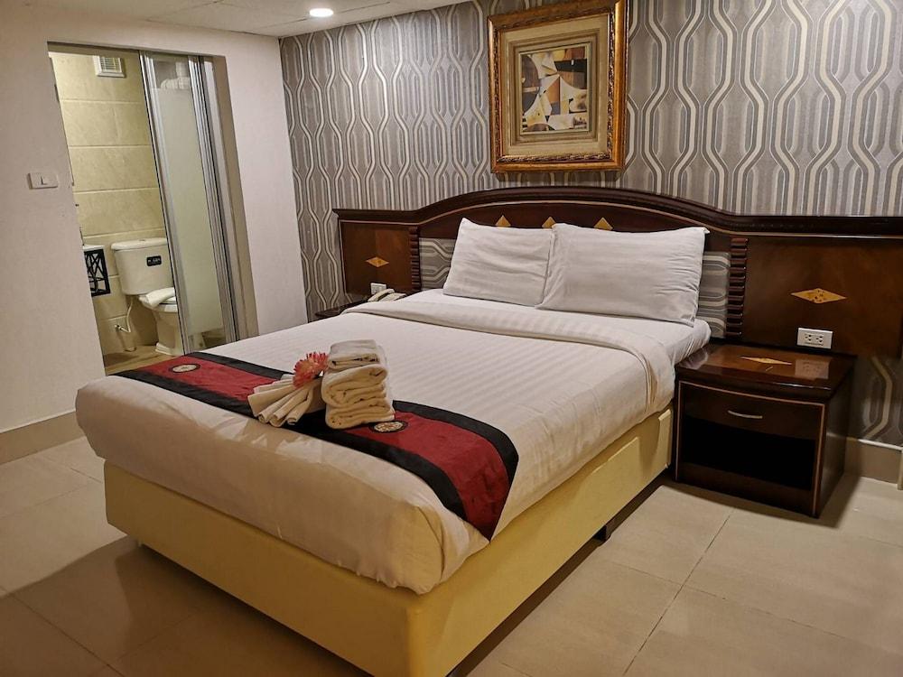 The Golden Boutique And 3*