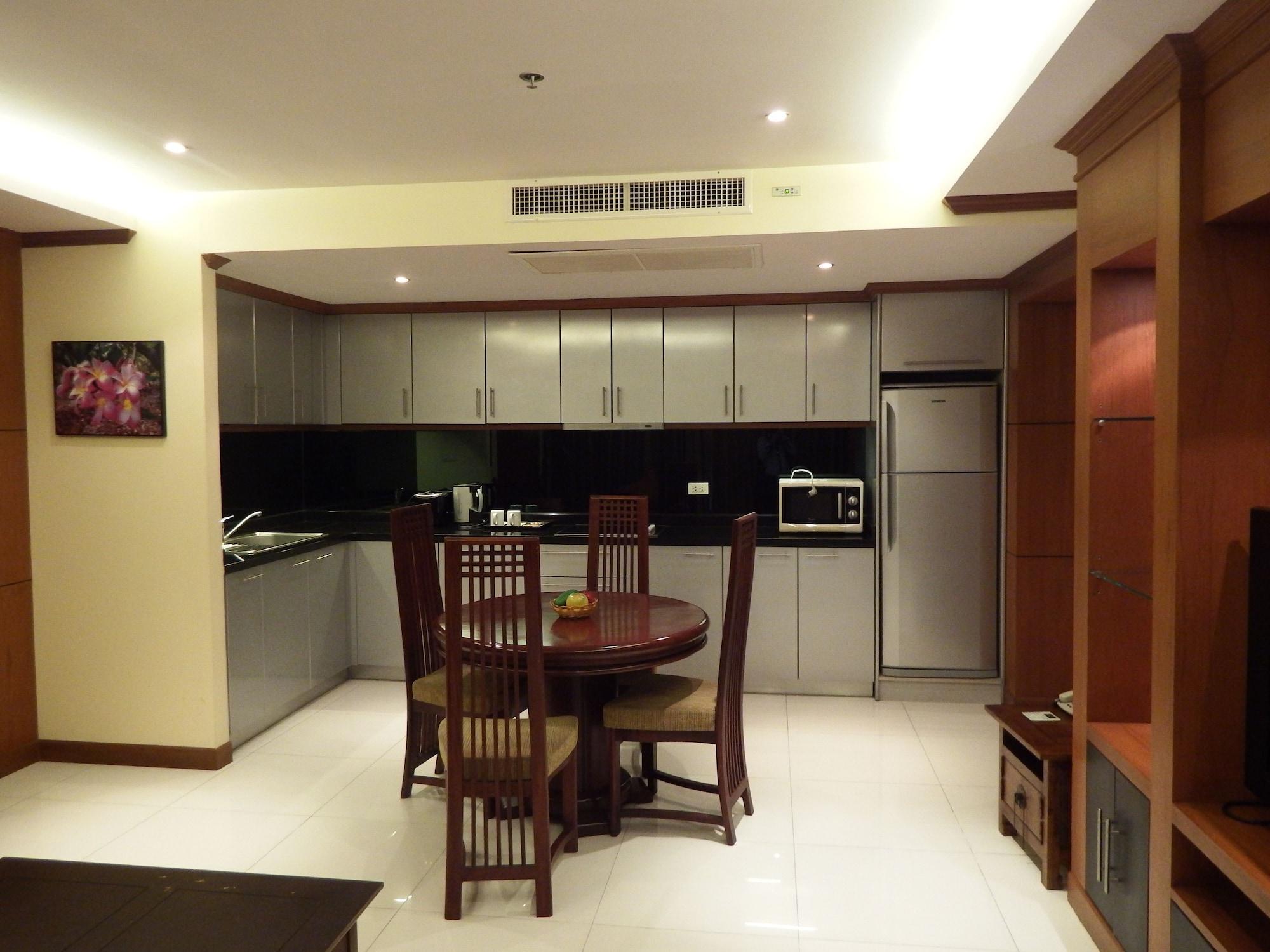 Tara Court Hotel 3*