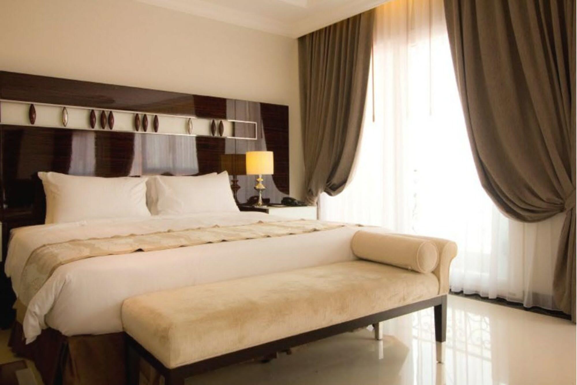 Hotel Lk Royal Wing