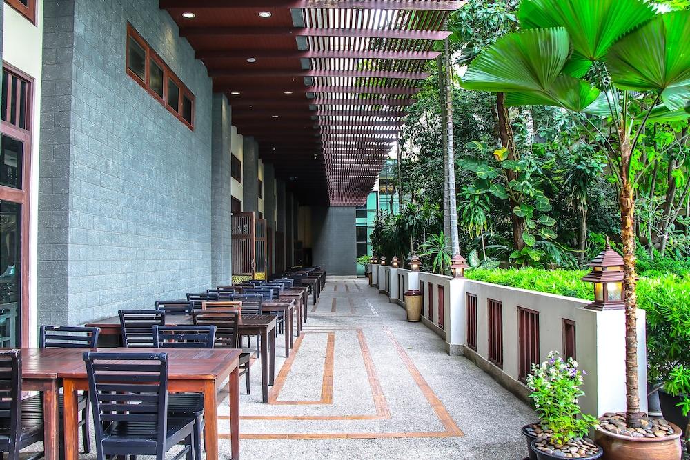 Hotel Mike Garden - Sha Extar